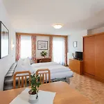 Dr. Aufmesser Apartment